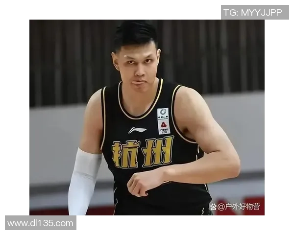 许钟豪的成长之路：从普通少年到篮球场上的璀璨明星